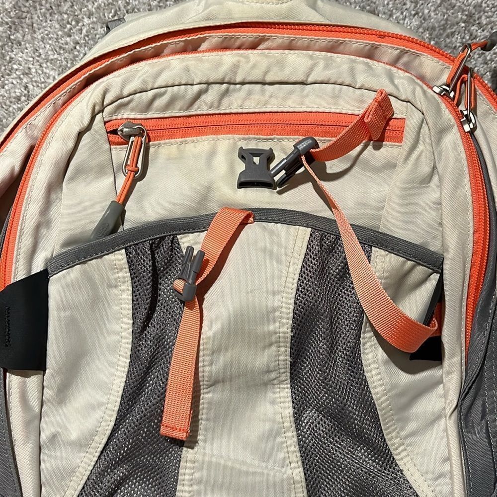 North Face Recon Travel School Laptop Carry Hiking Trail Backpack Creme Orange - Picture 3 of 10